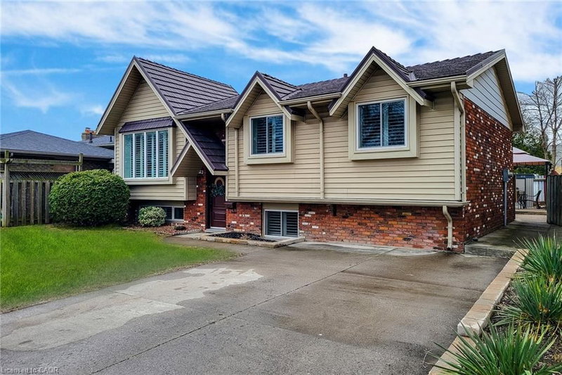 2 Ashwood Court