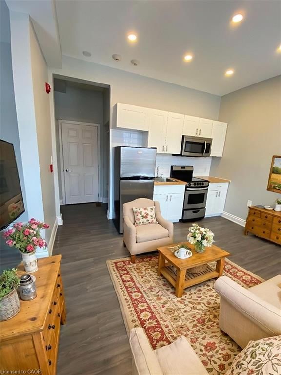 Condo/Apt Unit for lease at 4-70 Victoria Avenue, Hamilton, ON, L8N 2S7 - Stinson - MLS: 40814109