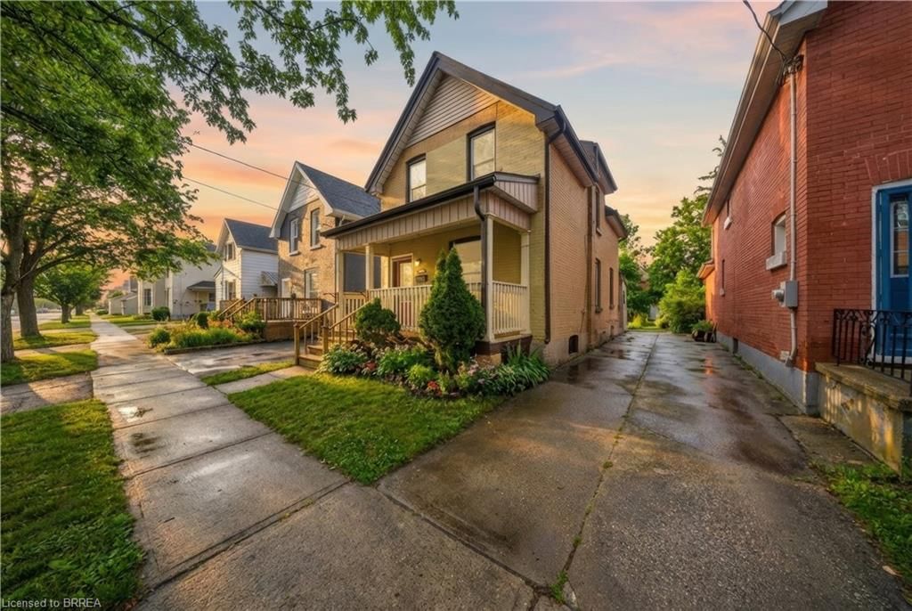 Single Family Residence sold at 135 Marlborough Street, Brantford, ON, N3S 4S7 - East Ward - MLS: 40814161