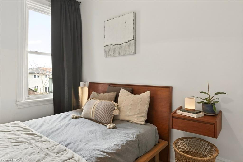 Single Family Residence for sale at 18 St Matthews Avenue, Hamilton, ON, L8L 5P3 - Landsdale - MLS: 40814756