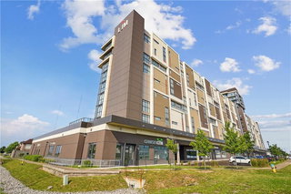 709 - 560 North Service Road