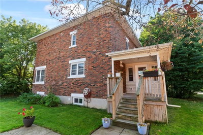 121 Queen Street W