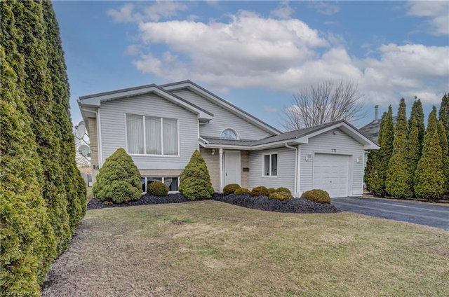 271 College Street W