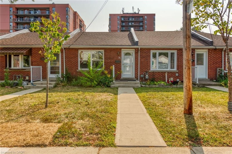36 Macklin Street N