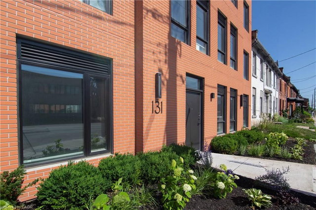 12 - 131 Wellington Street N