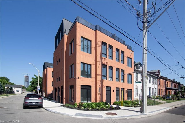 12 - 131 Wellington Street N