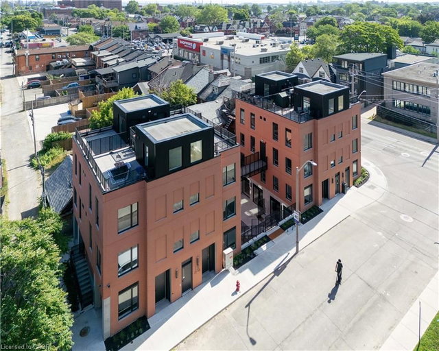 12 - 131 Wellington Street N