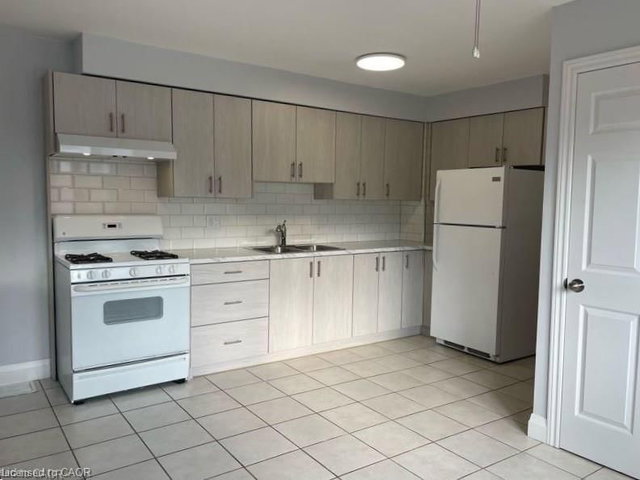 3 - 367 Wilson Street E