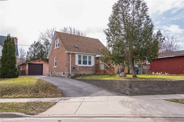 525 Courtland Avenue E