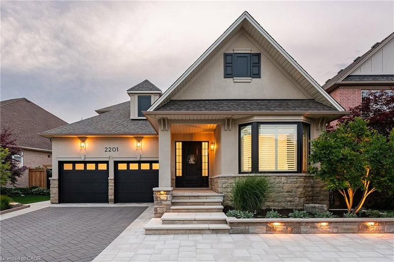 2201 Rochester Circle, Oakville, Ontario