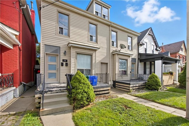 2 - 298 Emerald Street N