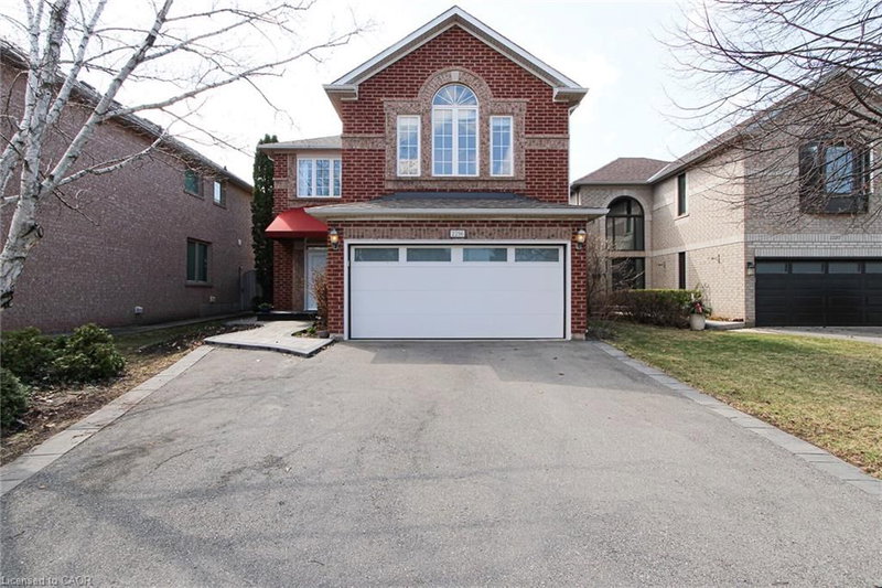 2216 Norfolk Drive, Oakville, Ontario