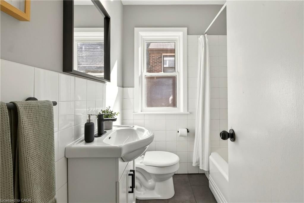 Single Family Residence for sale at 33 East 34th Street, Hamilton, ON, L8V 3W2 - Raleigh - MLS: 40816438