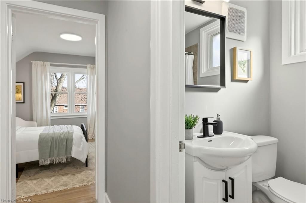 Single Family Residence for sale at 33 East 34th Street, Hamilton, ON, L8V 3W2 - Raleigh - MLS: 40816438