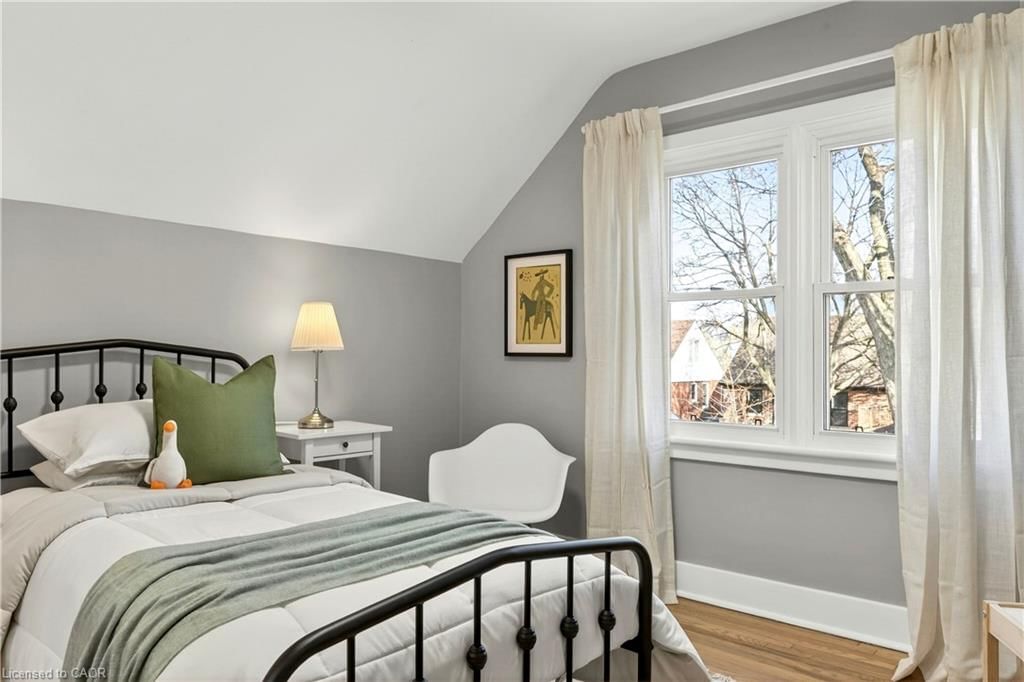 Single Family Residence for sale at 33 East 34th Street, Hamilton, ON, L8V 3W2 - Raleigh - MLS: 40816438