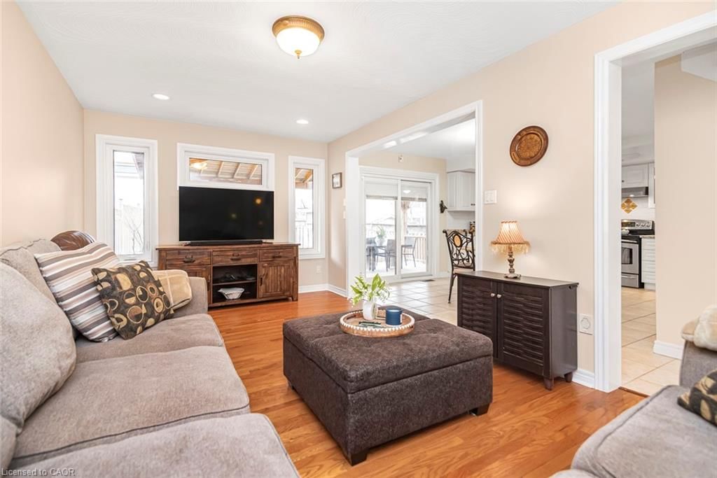 Single Family Residence for sale at 40 Artistic Boulevard, Hamilton, ON, L8T 4Z9 - Lisgar - MLS: 40816473