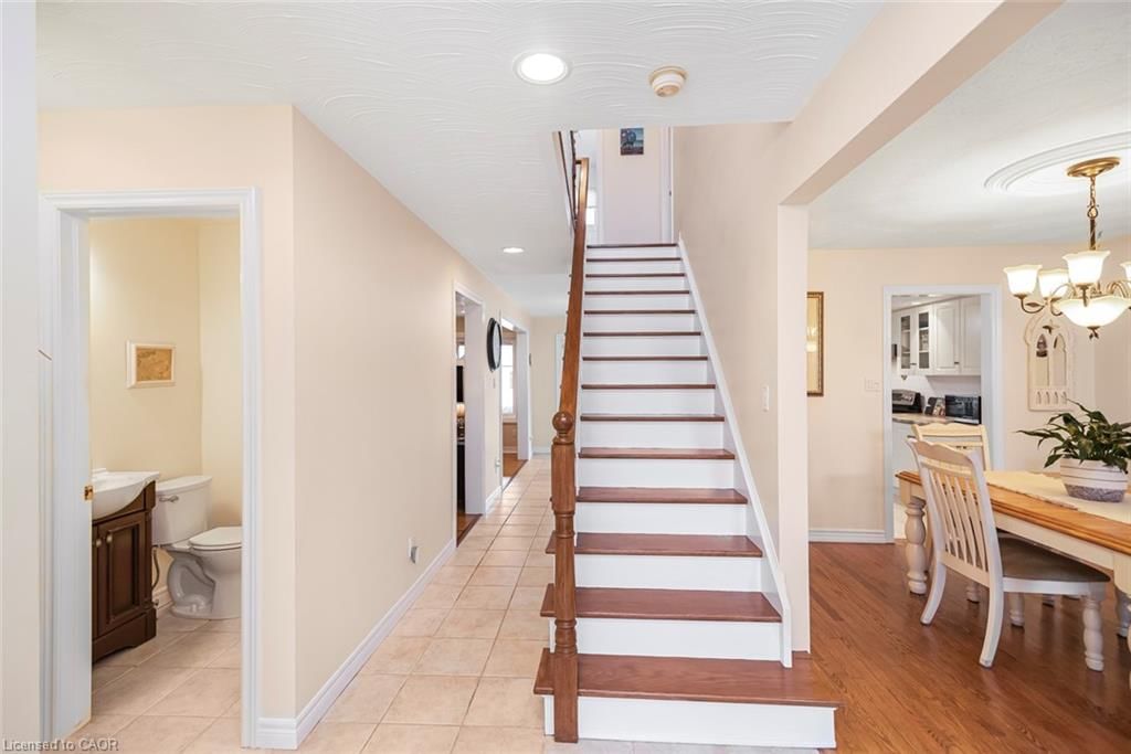 Single Family Residence for sale at 40 Artistic Boulevard, Hamilton, ON, L8T 4Z9 - Lisgar - MLS: 40816473