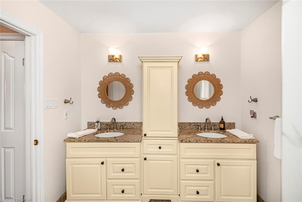 Single Family Residence for sale at 40 Artistic Boulevard, Hamilton, ON, L8T 4Z9 - Lisgar - MLS: 40816473