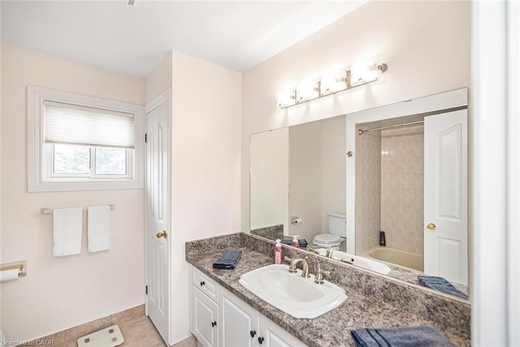 Single Family Residence for sale at 40 Artistic Boulevard, Hamilton, ON, L8T 4Z9 - Lisgar - MLS: 40816473