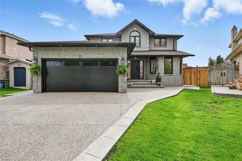 7 Grandview Avenue