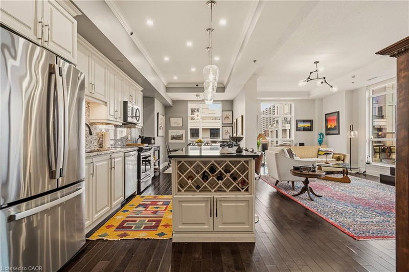 90 Charlton Avenue W photo 5