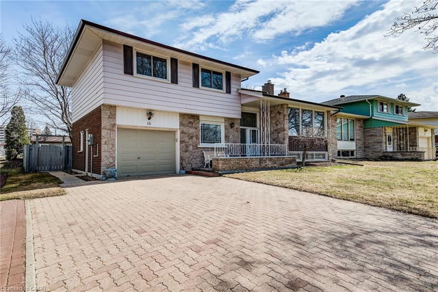 18 Champlain Crescent