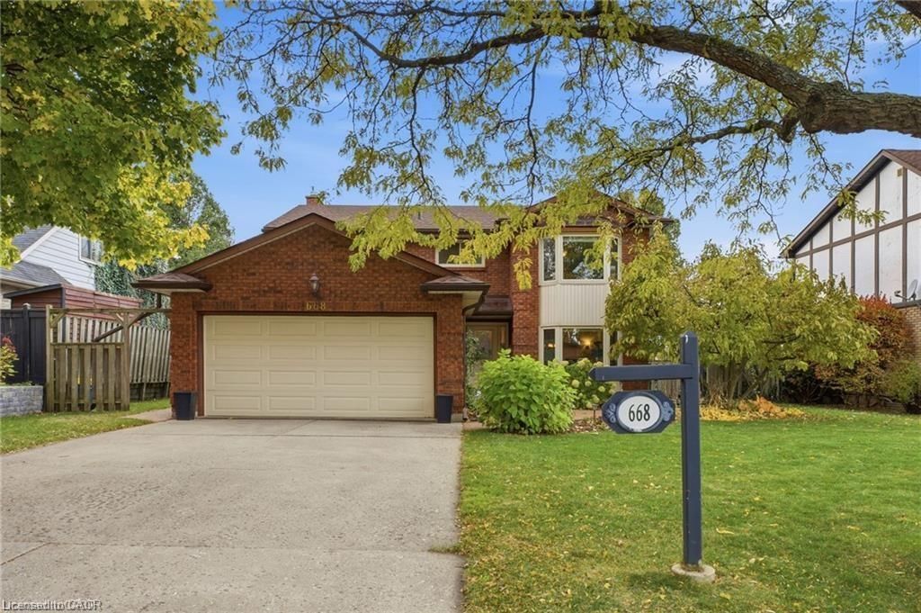 Single Family Residence for sale at 668 Tomahawk Crescent, Ancaster, ON, L9G 3R2 - Ancaster Heights/Mohawk Meadows/Maywood - MLS: 40816687