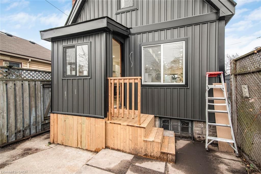 Single Family Residence for sale at 7 Stapleton Avenue, Hamilton, ON, L8H 3N5 - Crown Point North - MLS: 40816778