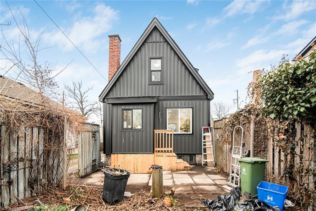 Single Family Residence for sale at 7 Stapleton Avenue, Hamilton, ON, L8H 3N5 - Crown Point North - MLS: 40816778