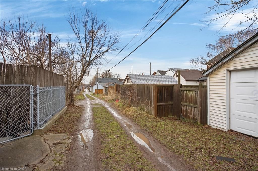 Single Family Residence for sale at 209 Glendale Avenue, Hamilton, ON, L8L 7K2 - Crown Point - MLS: 40816868