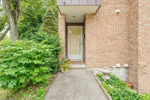 29 - 220 Salisbury Avenue