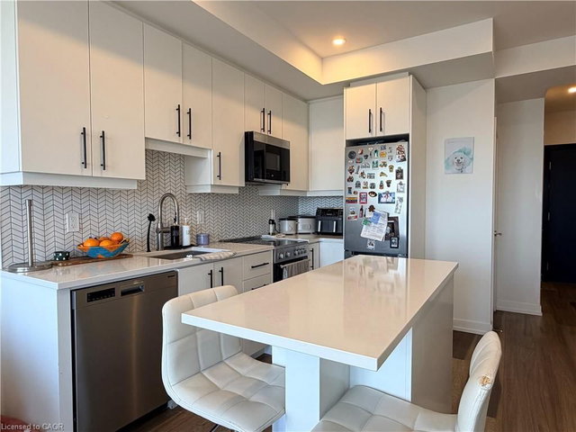 1710 - 5 Wellington Street S