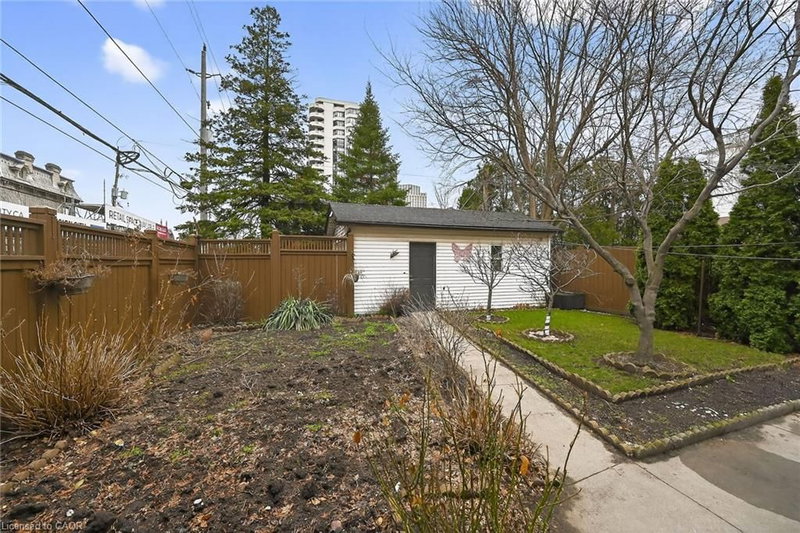 144 Hunter Street W