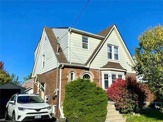 Upper - 18 Cameron Avenue S