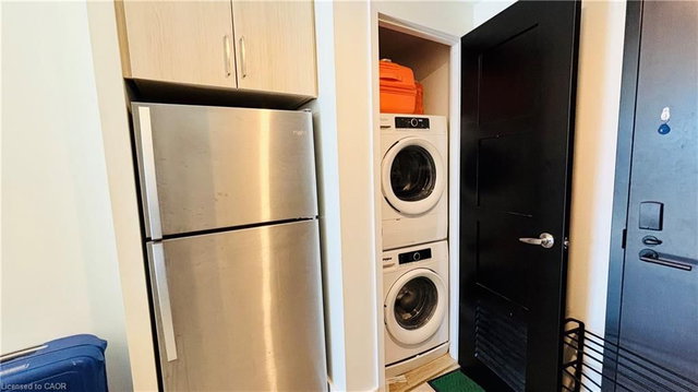 1536 - 145 Columbia Street W