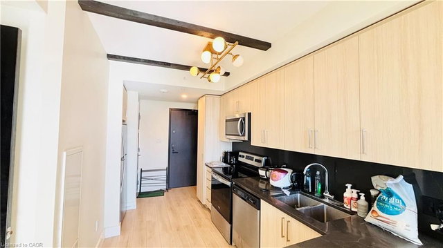 1536 - 145 Columbia Street W