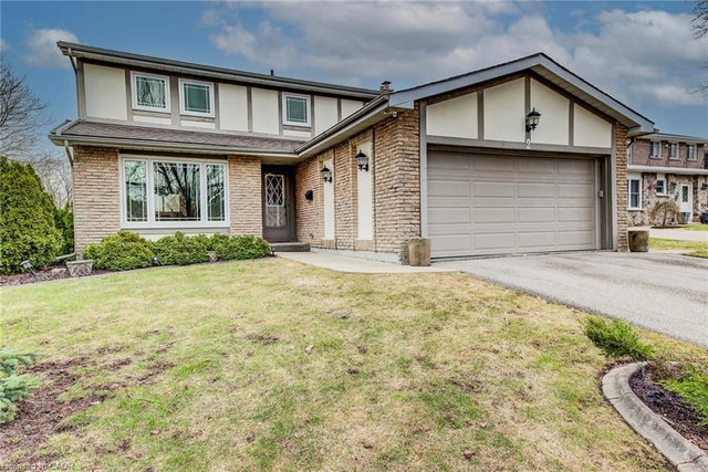 2 Blue Spruce Court