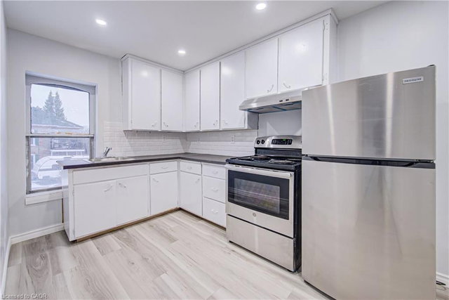 2 - 115 Courtney Street