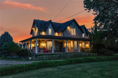 3718 Lakeshore Road