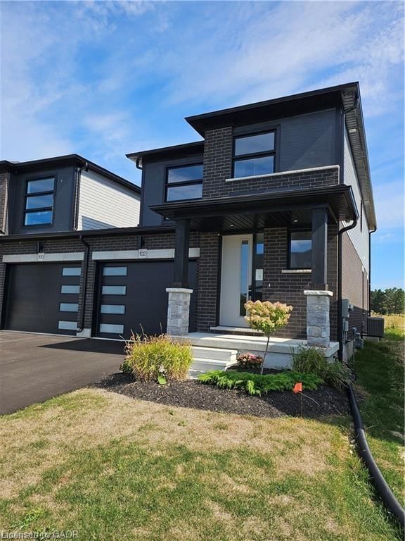 Single Family Residence for sale at 102 Thackeray Way, Harriston, ON, N0G 1Z0 - Minto - MLS: 40817594