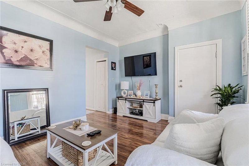174 Rosslyn Avenue N photo 5