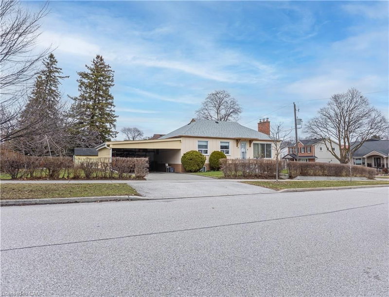 1 Snaresbrook Drive, Toronto, Ontario