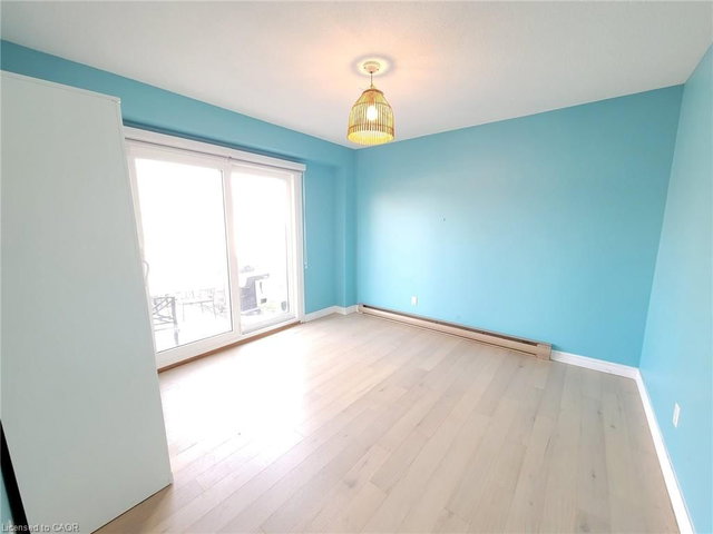 24 Queensdale Crescent