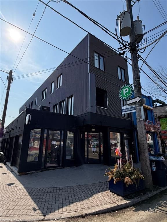 1415 Gerrard Street E