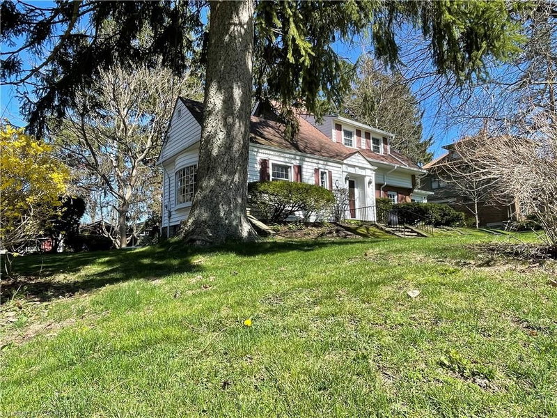 312 Nelson Street W