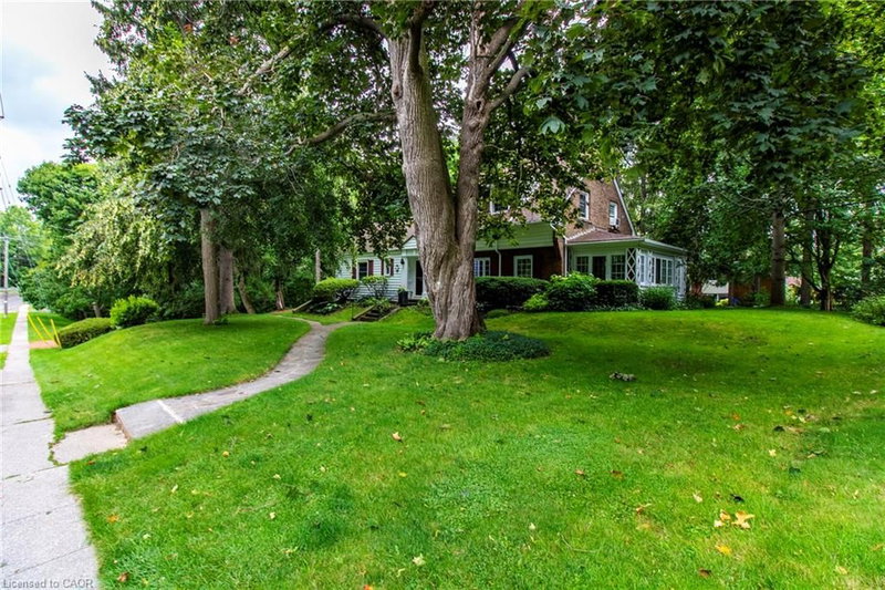 312 Nelson Street W