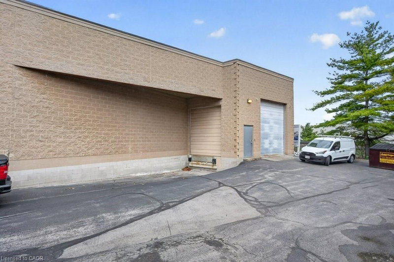 4 - 4042 Mainway
