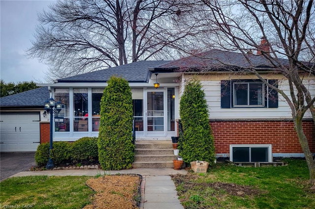 11 Collegiate Avenue