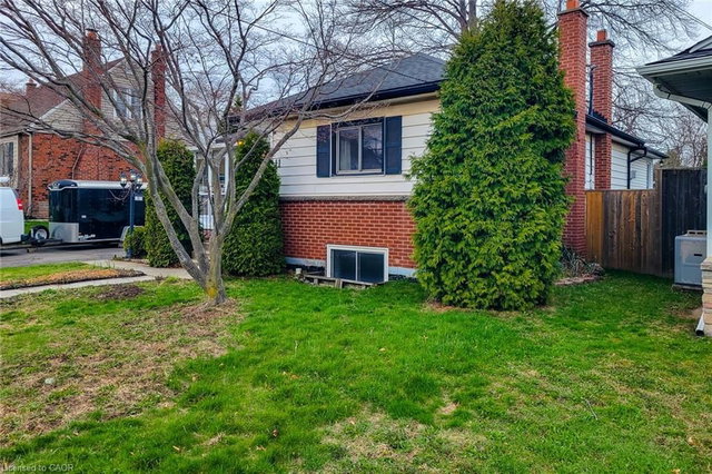 11 Collegiate Avenue