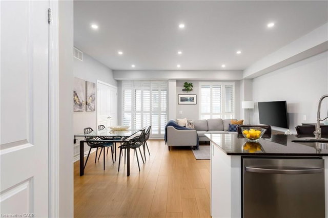 212 - 2370 Khalsa Gate